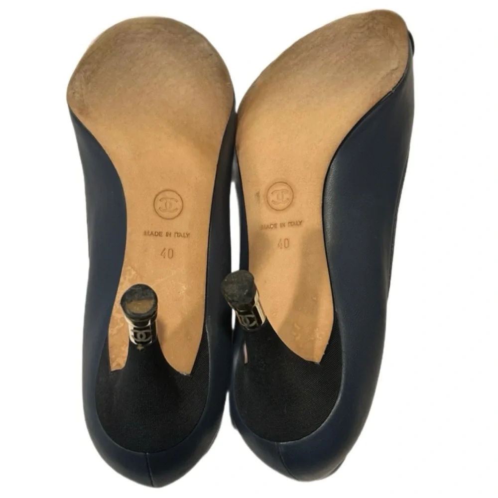 Chanel Cap Toe Leather Shoes, Size 9 - Picture 7 of 8